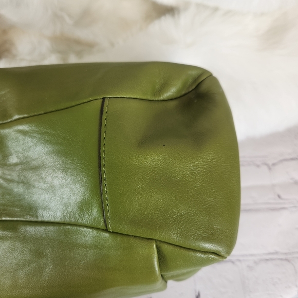 Coach "Chelsea" Green Leather Bag. - Picture 14 of 15